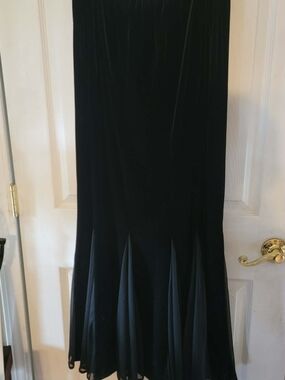 Black Velvet Flared Hem Women's Skirt